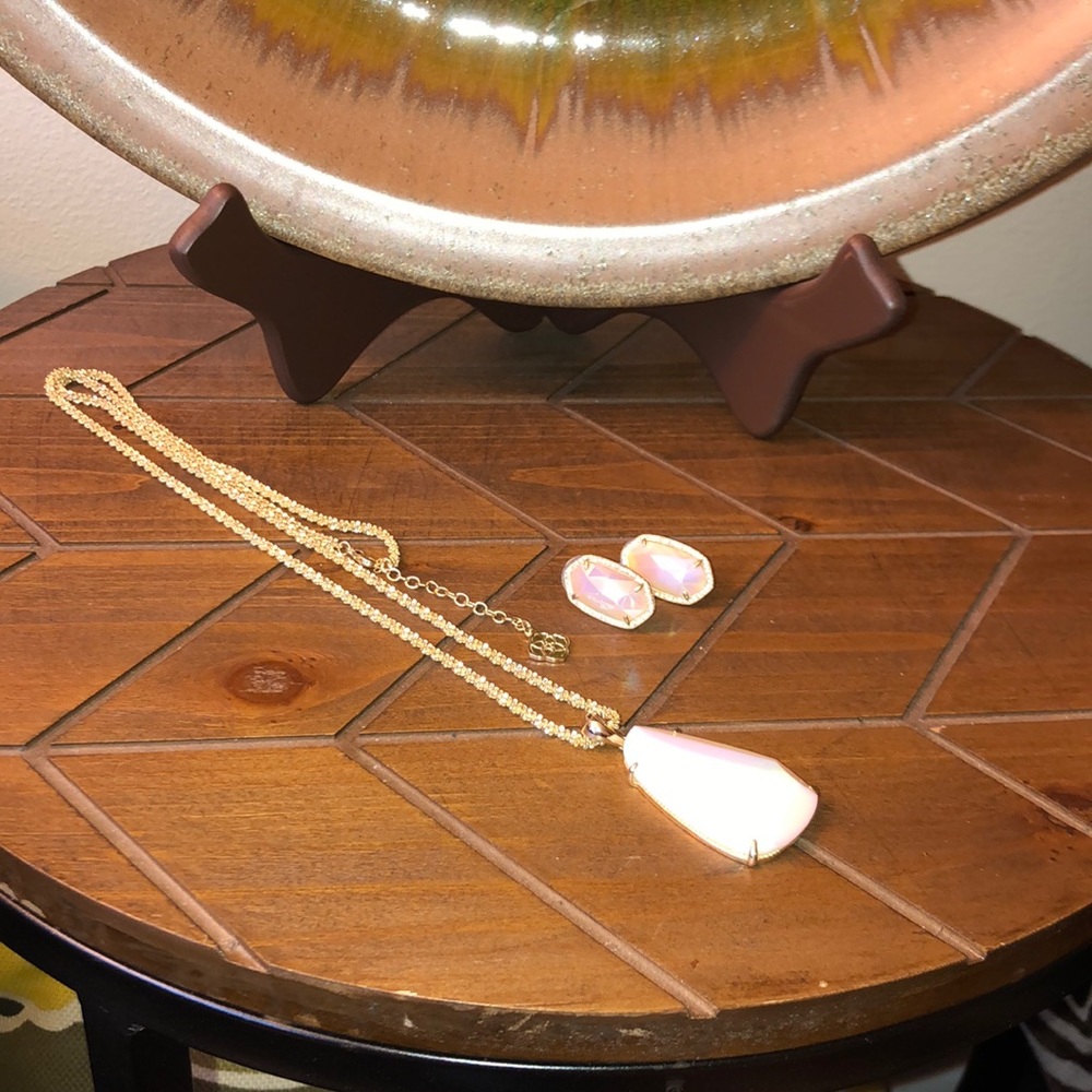 Kendra Scott necklace and earring set